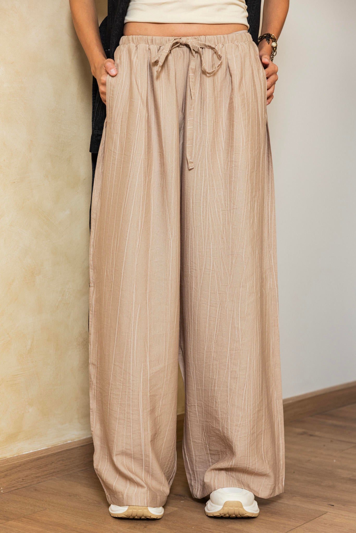 Relaxed Wide-Leg Pants