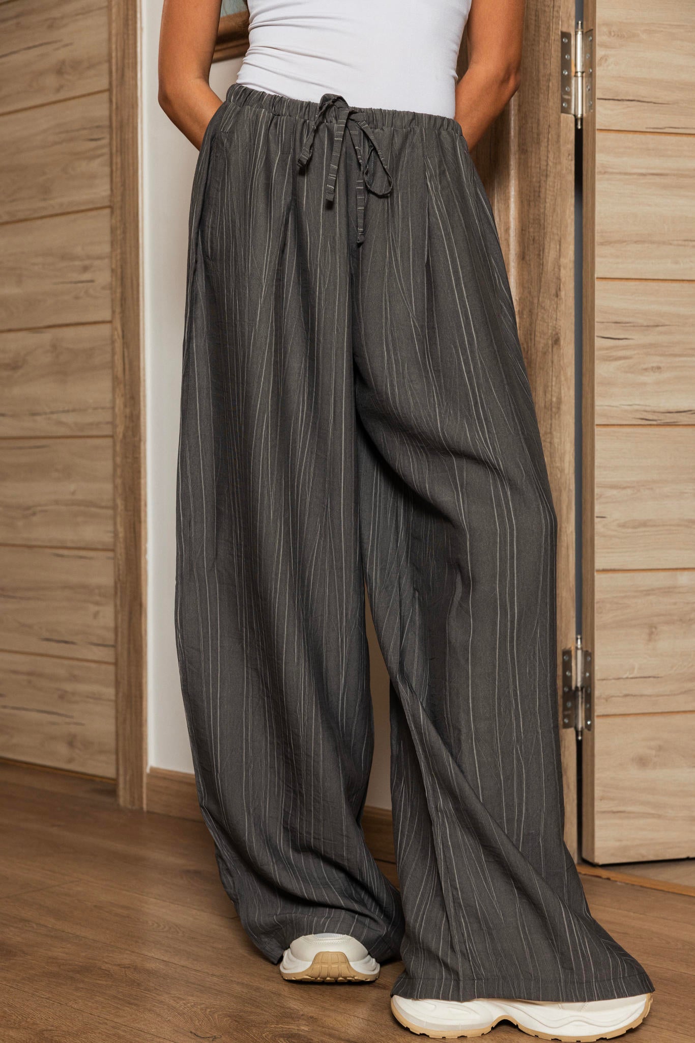 Relaxed Wide-Leg Pants